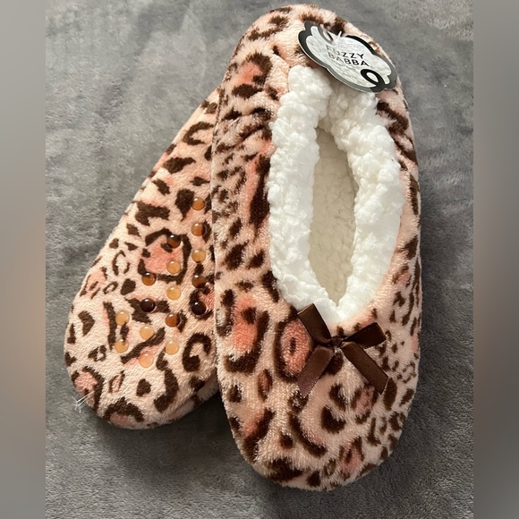 Shoes - Women’s Fleece Cheetah Print Slipper Socks with Grippers New with Tags